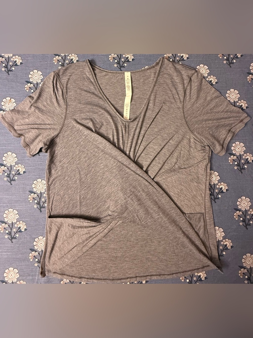 Lululemon Short Sleeve Crop Tee-Twist Front-Women’s 8 – Periwinkle/Charcoal Gray